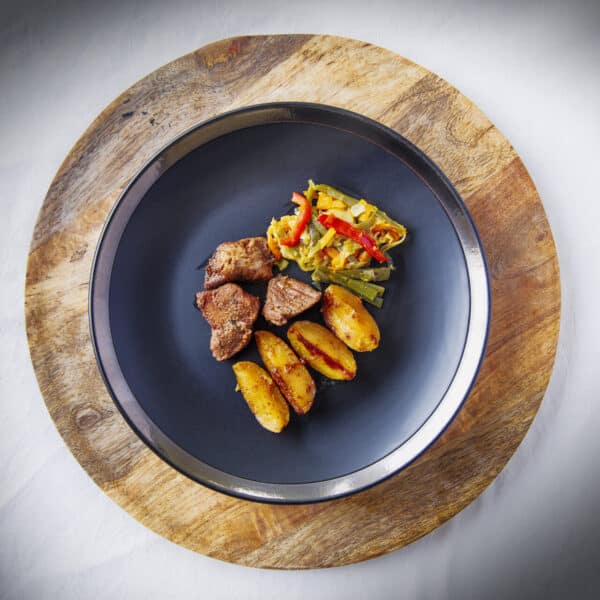 Rojões com Batata e Legumes