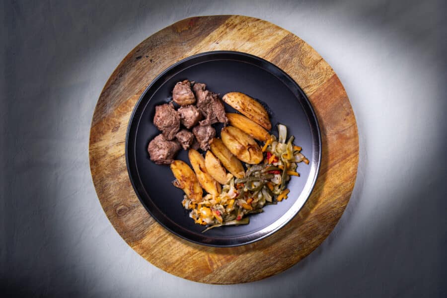 Rojões com Batata e Legumes